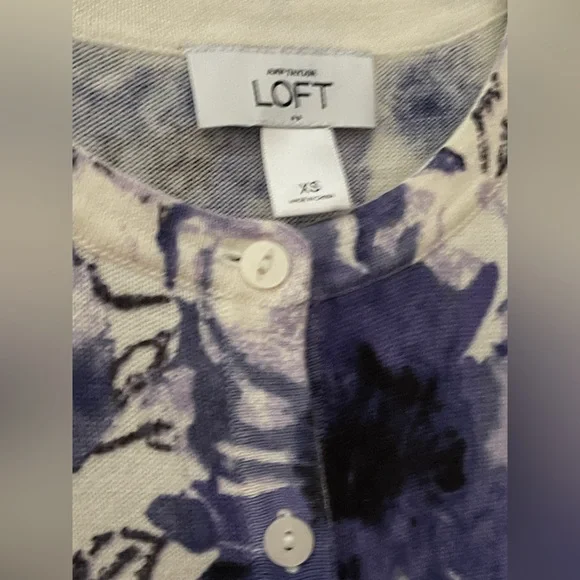 LOFT Blue and Cream Floral Women’s Button Up Cardigan 3/4 Sleeve Size XS - Picture 3 of 4